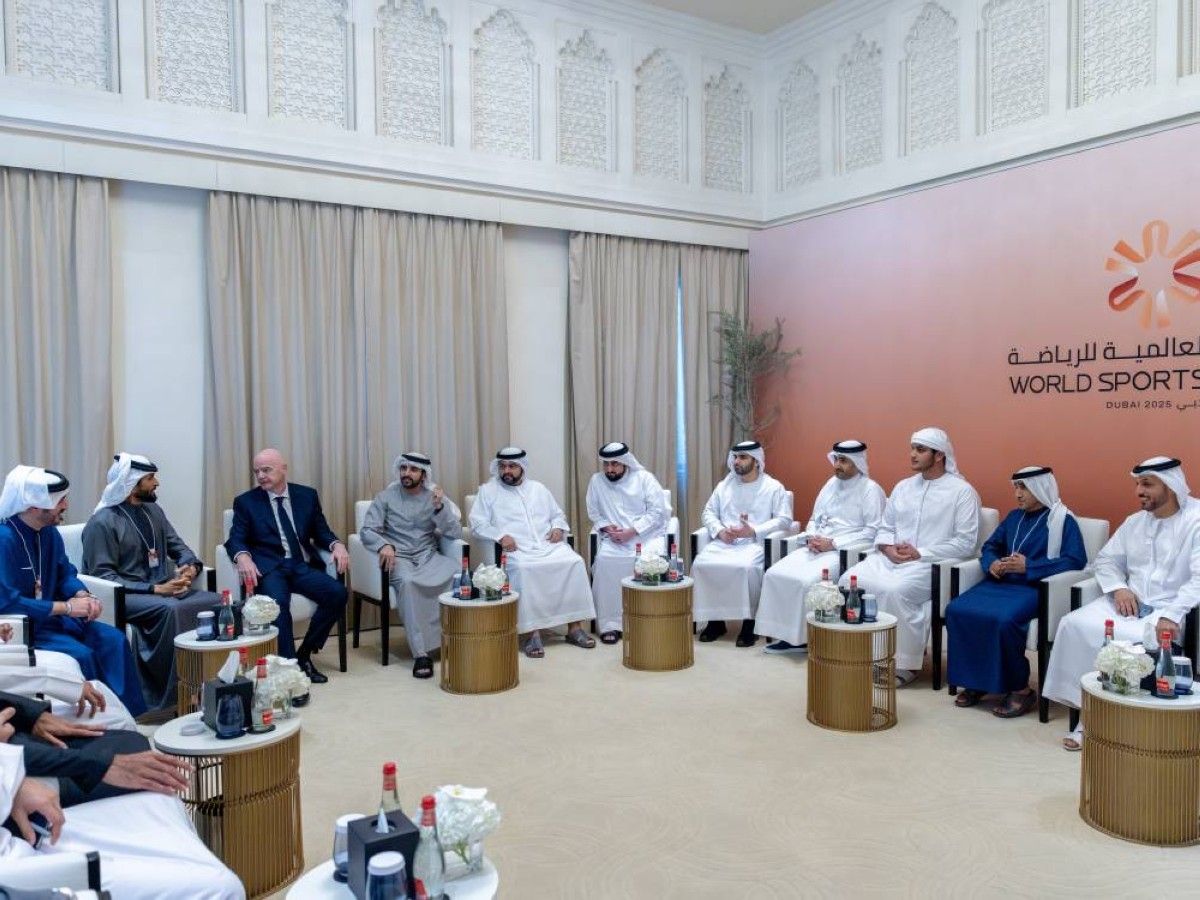 حمدان بن محمد يلتقي رئيس الفيفا على هامش أعمال "القمة العالمية للرياضة" في دبي