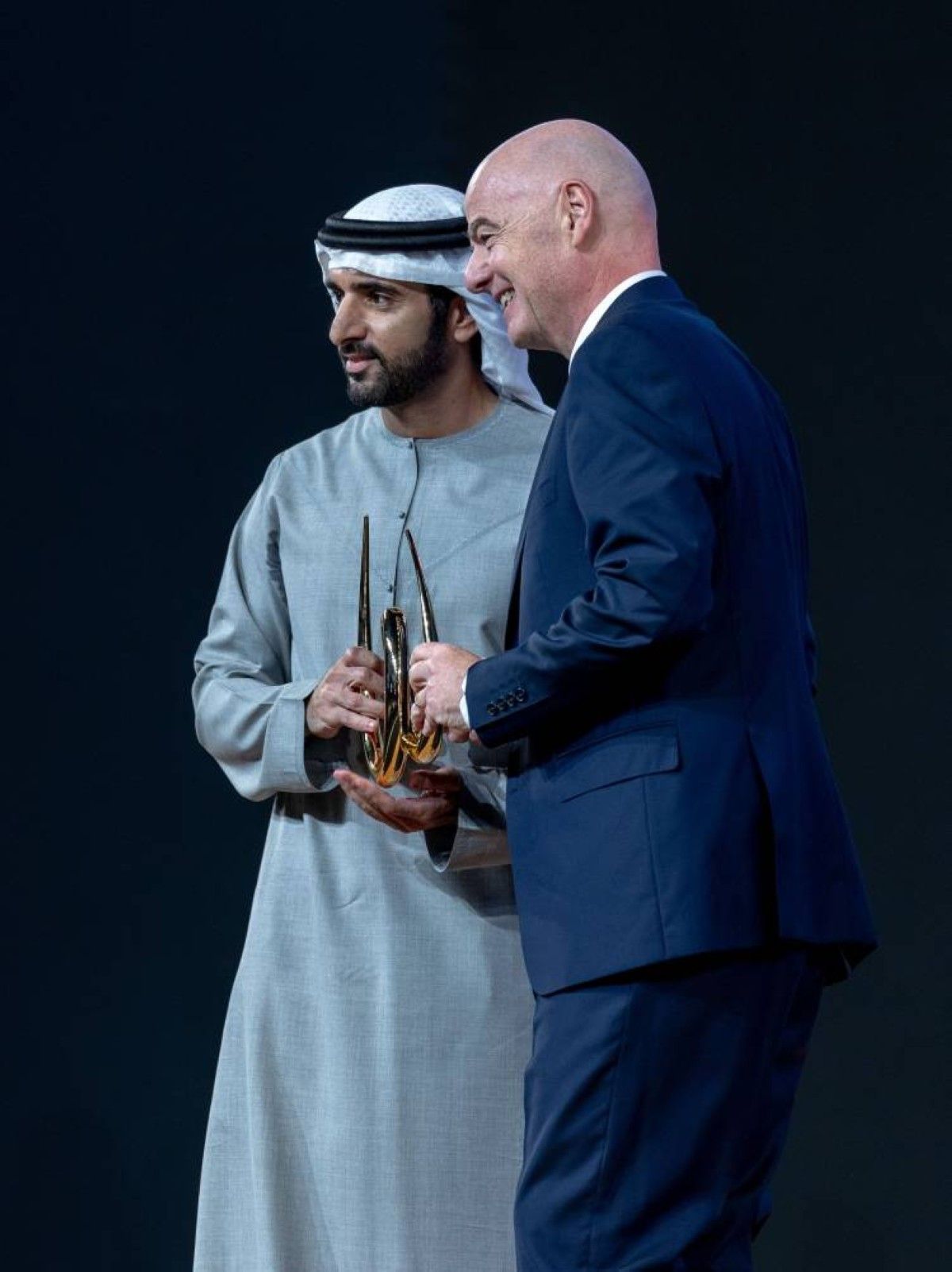 حمدان بن محمد يكرم رئيس الفيفا وناصر الخليفي ونوفاك ديوكوفيتش بجائزة محمد بن راشد آل مكتوم العالمية للرياضة 2025
