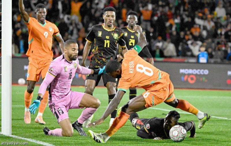 ثنائي «روشن».. كيسيه أكمل مواجهة الكاميرون وباسوجوج بديلا