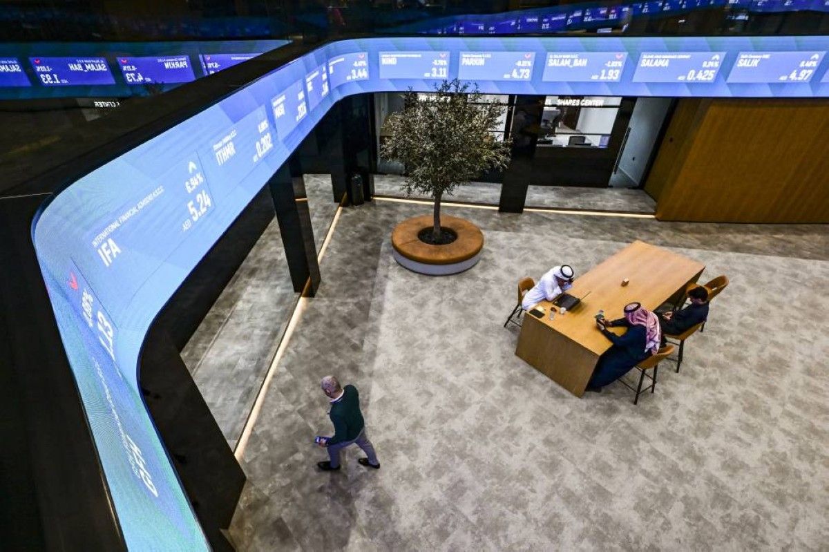 أسهم الإمارات «خضراء» في أولى جلسات الأسبوع