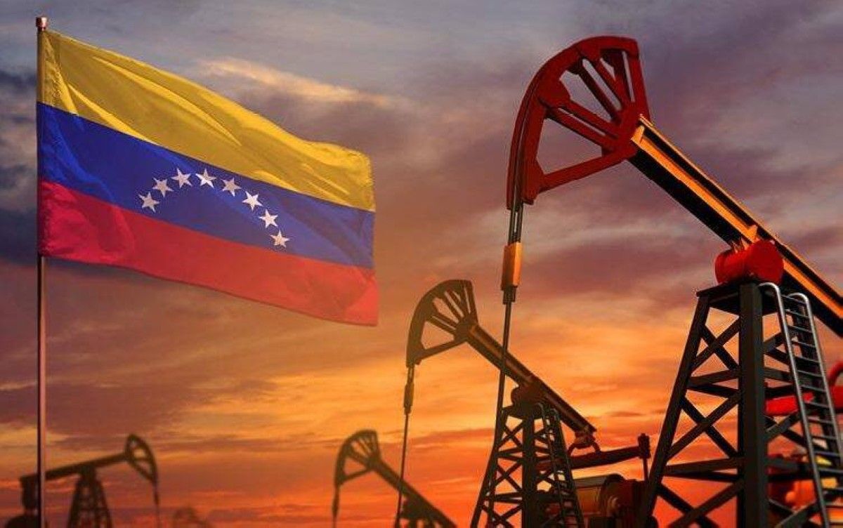 فنزويلا تغلق آباراً نفطية تحت ضغط من الحصار الأمريكي