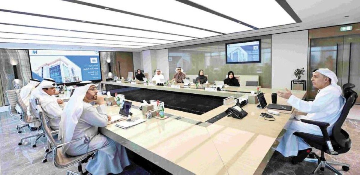 جامعة حمدان الذكية تناقش الأداء الأكاديمي والخطة الاستراتيجية