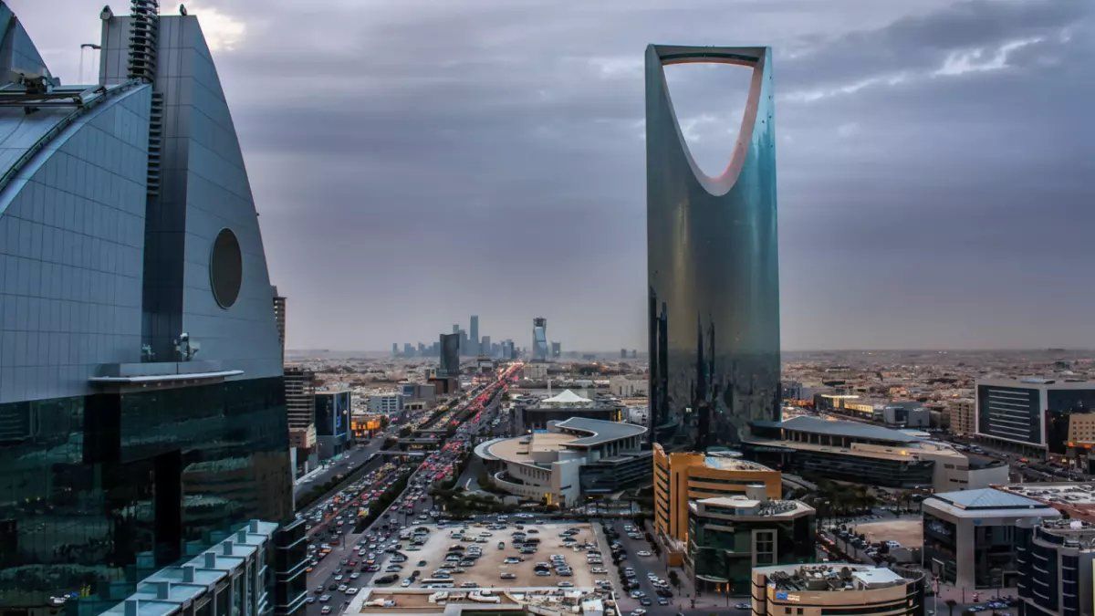 رسمياً: انهيار حراري تاريخي يضرب السعودية… درجات قاتلة تصل لـ4 مئوية وثلوج مفاجئة!