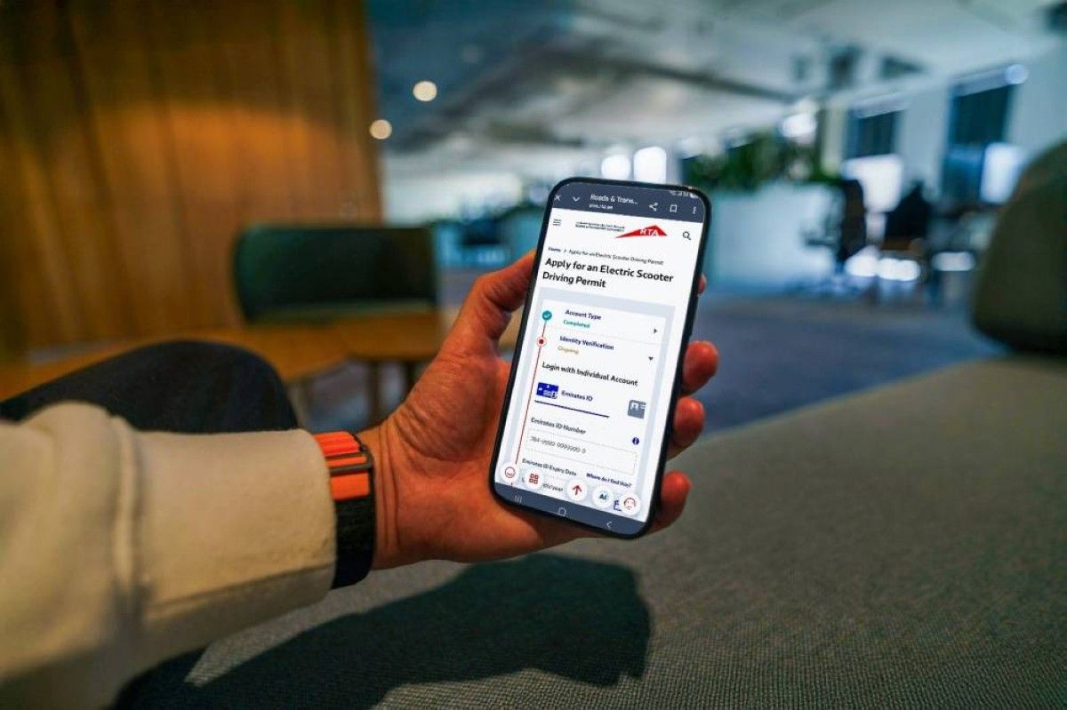 "طرق دبي" تفعّل خدمة منح تصريح "السكوتر الكهربائي" عبر تطبيقي "طرق دبي" و"دبي الآن"