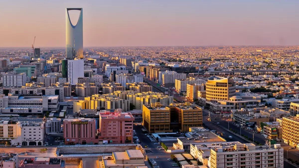 رسمياً: الجوازات السعودية تكشف الشرط المفاجئ لتحويل تأشيرة أبناء المقيمين - قرار يغير مصير آلاف الأسر!