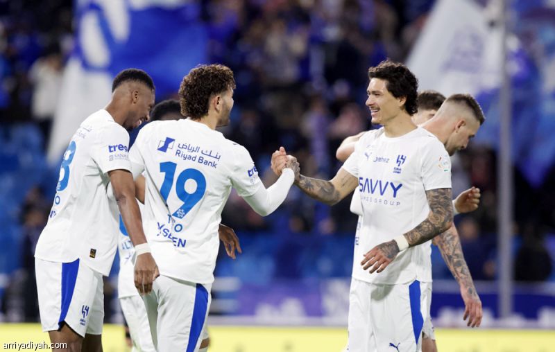 الهلال ينتصر ويعيد الدوري إلى الجولة الـ3