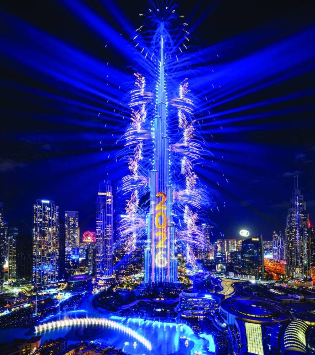 دبي تبهر العالم بعروض استثنائية في 40 موقعاً