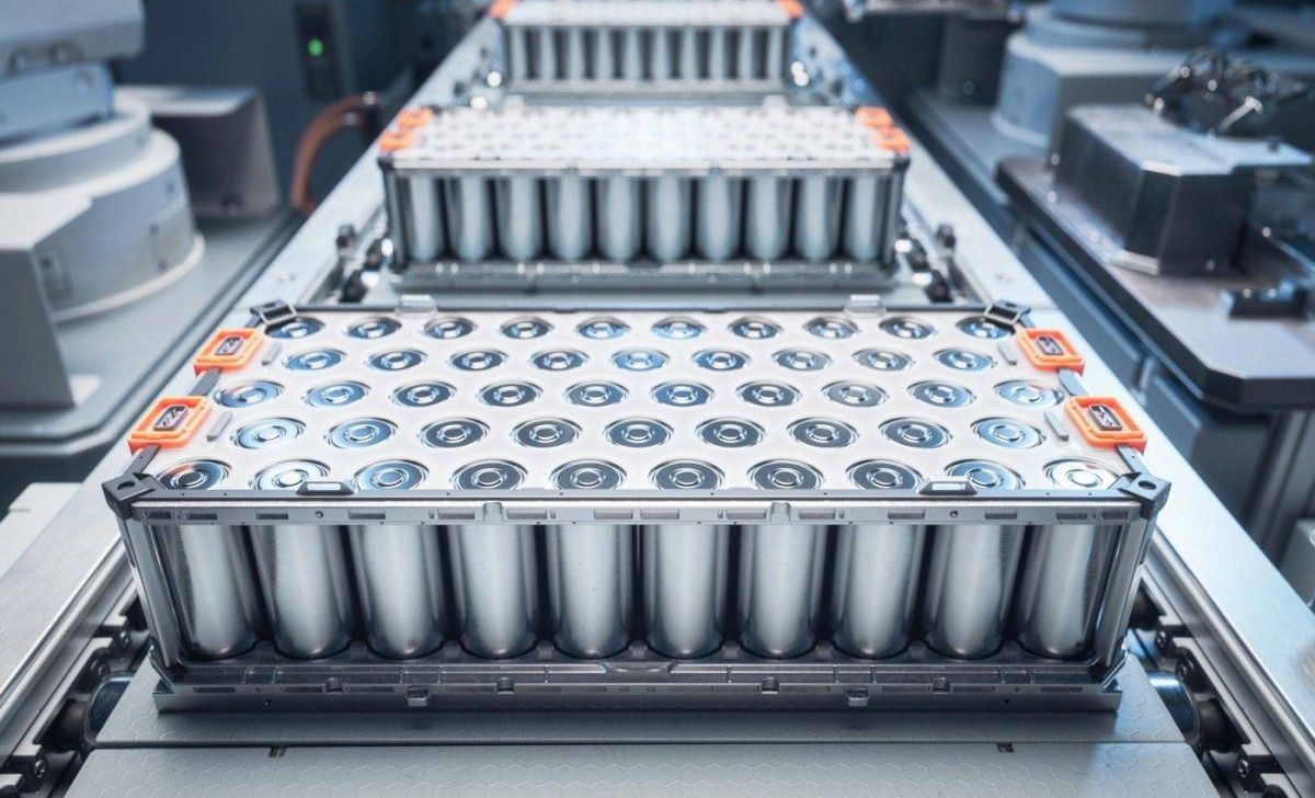 شقوق خفية داخل البطاريات تقلب قواعد تصميم السيارات الكهربائية