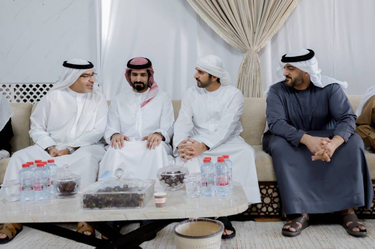 حمدان بن محمد يقدم واجب العزاء في وفاة الدكتور عبدالغني حبيب آل رضا