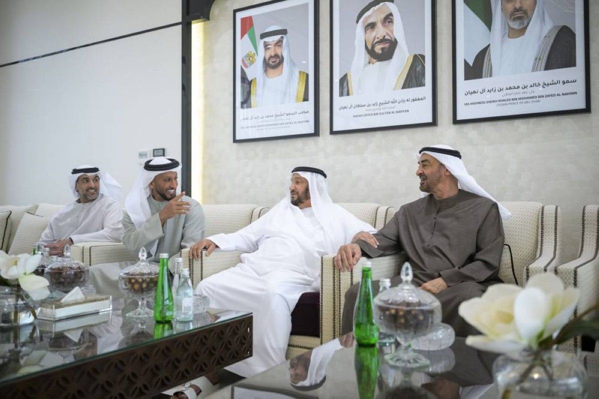 رئيس الدولة يزور محمد بن بطي آل حامد