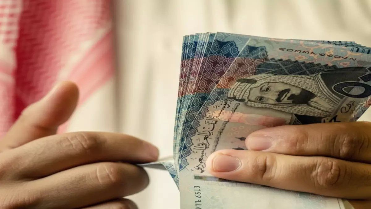 رسمياً: خبير اقتصادي يتنبأ بانهيار الريال السعودي في عدن إلى 140 السبب صادم!