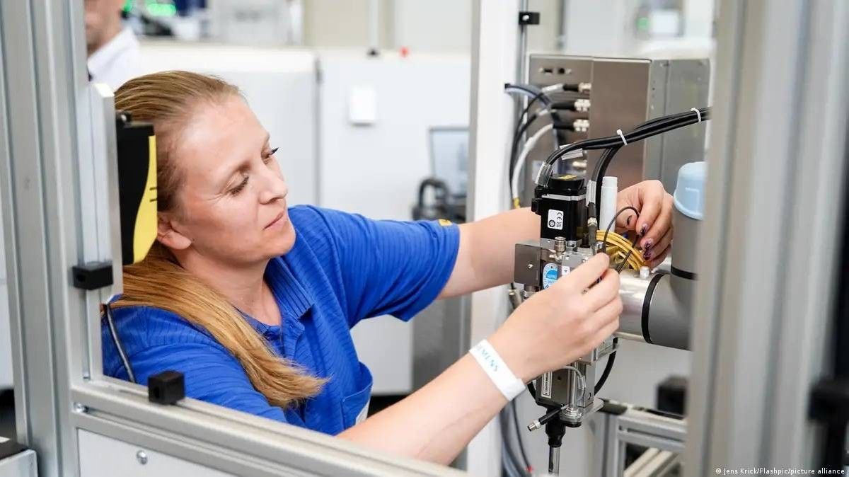 دراسة: دمج الأجنبيات في سوق العمل قد يقلص فجوة الكفاءات في ألمانيا