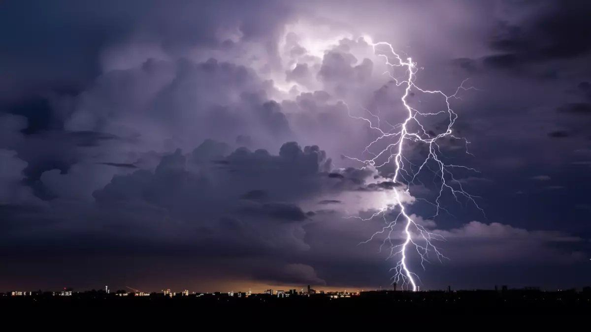 رسمياً: عاصفة القرن تشل السعودية... 8 مناطق تحت الإنذار الأحمر ومئات الرحلات ملغاة!