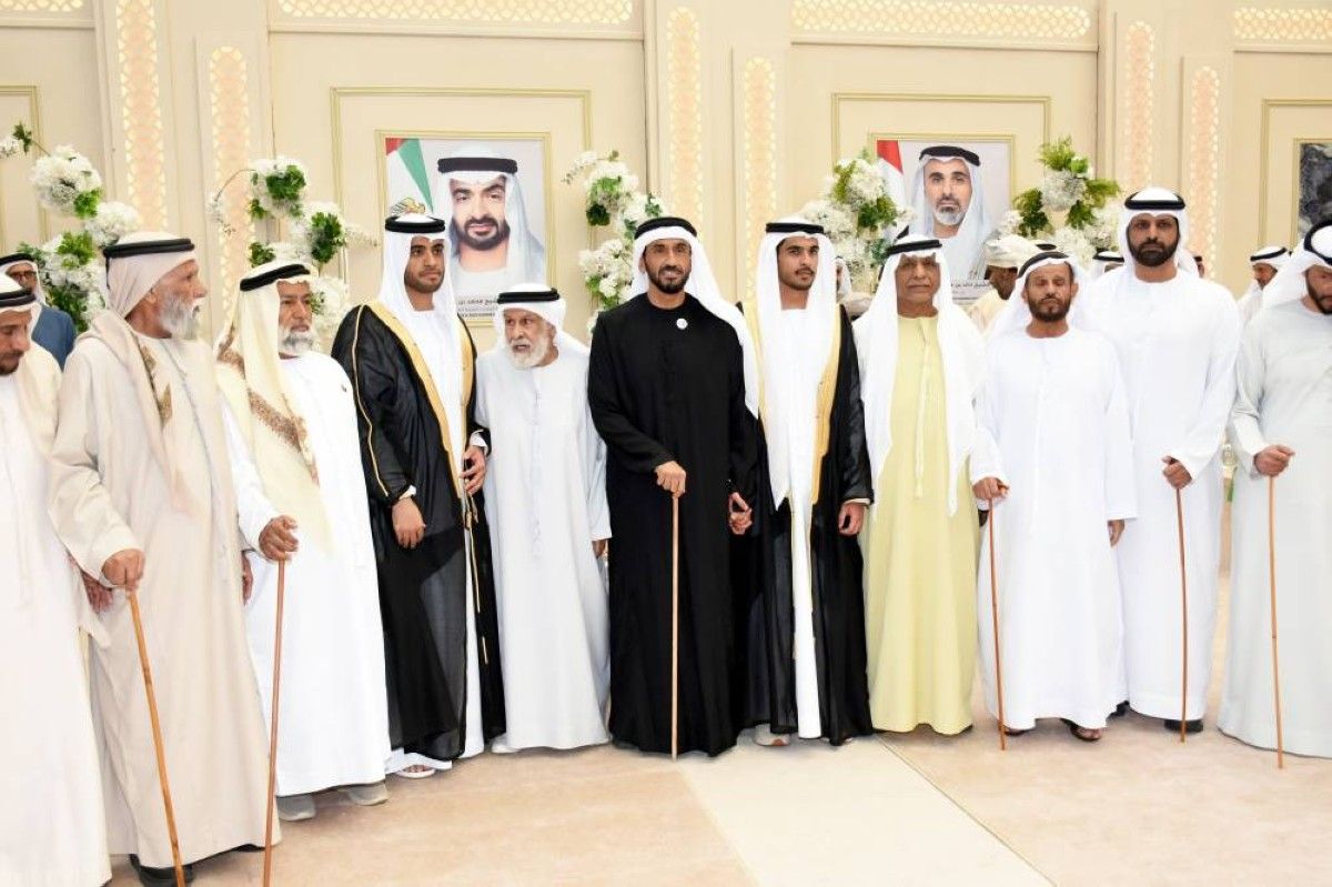 نهيان بن زايد يحضر أفراح العامري ويعرب عن خالص التهاني للعريسين