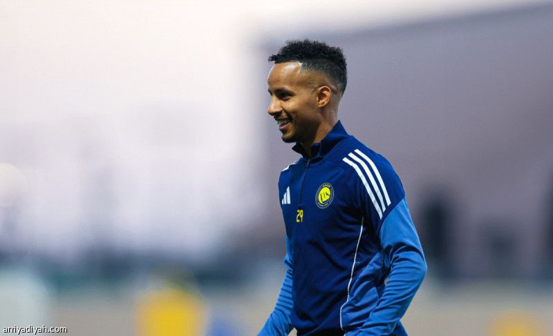 غريب يطلب المشاركة أو الرحيل