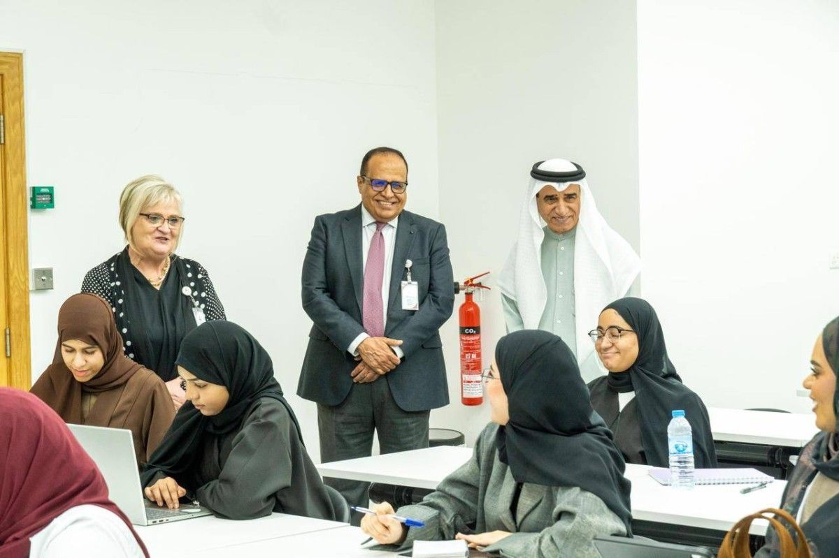 جامعة الفجيرة تطور برامجها الأكاديمية