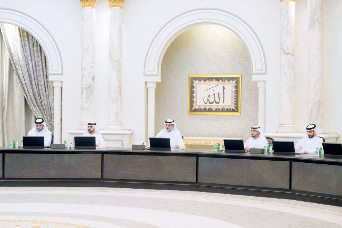 «تنفيذي الشارقة» يناقش تنظيم محطات شحن المركبات
