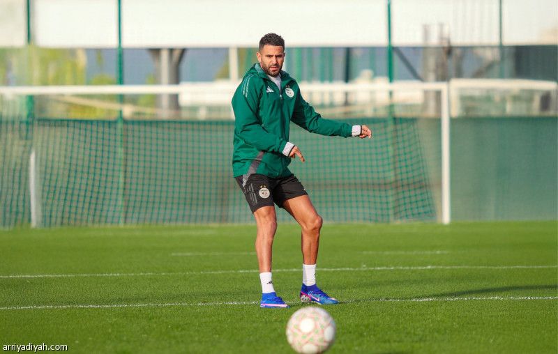 محرز يتخطى ماجر ويتزعم مشاركات الجزائريين تاريخيًا