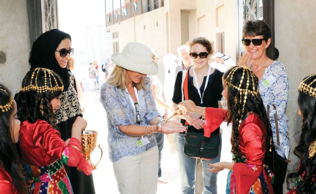 كلية دبي للسياحة تخرّج 2400 مرشد سياحي في 5 سنوات