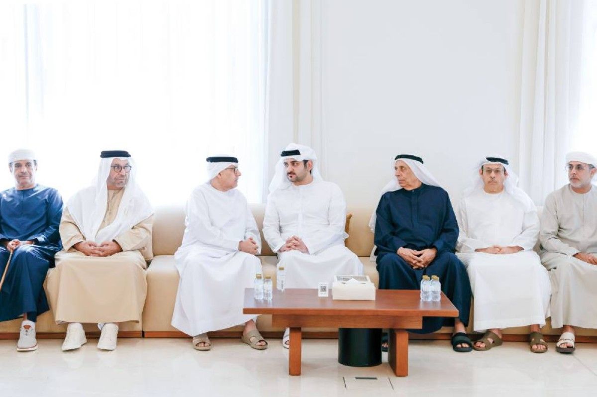 مكتوم بن محمد يعزي في وفاة حليمة العور