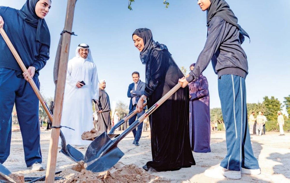 مديرو العموم في حكومة دبي يشاركون في مبادرة «زراعة 20 ألف شجرة»