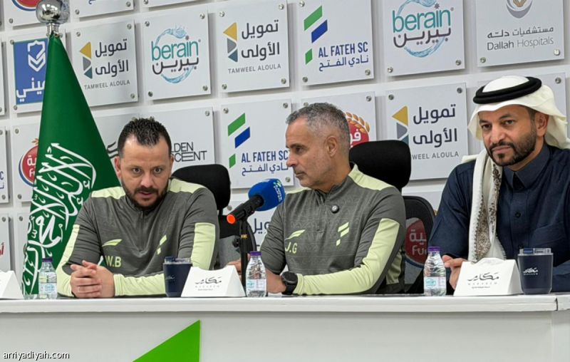 جوميز: لا أنظر إلى التاريخ أمام نيوم