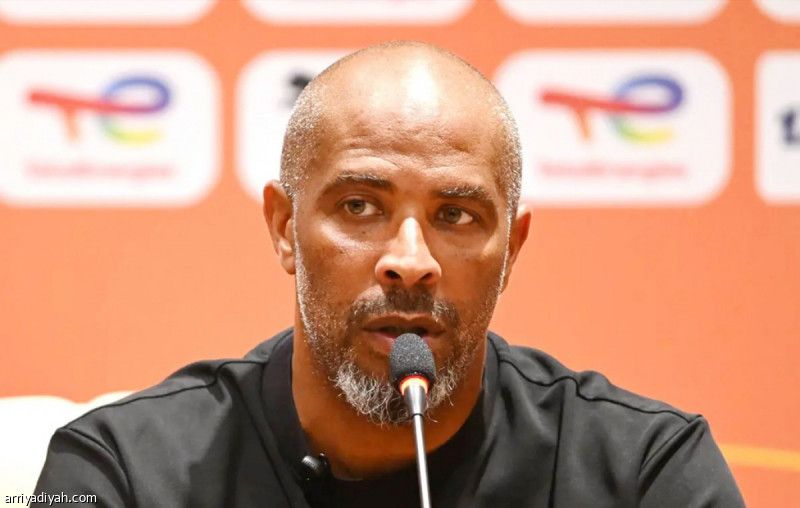 مدرب نيجيريا: لا تسألوني عن أوسيمين ولوكمان