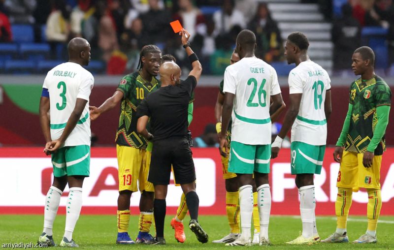 مالي تتصدر البطاقات الحمراء