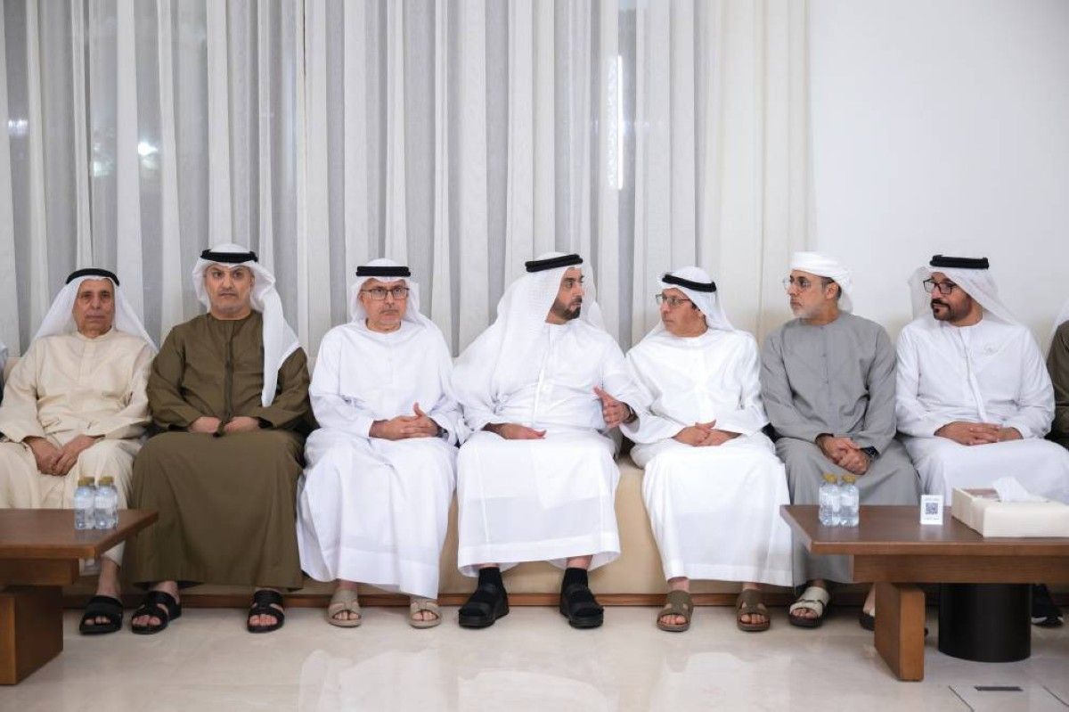 سيف بن زايد يعزي في وفاة حليمة العور