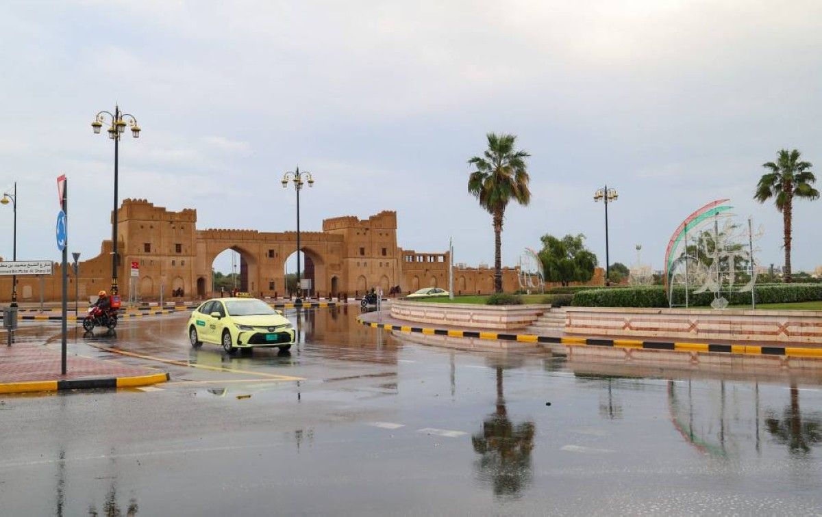 أمطار الخير تنعش الفجيرة.. والشرطة تكثف جهودها لضمان انسيابية الحركة