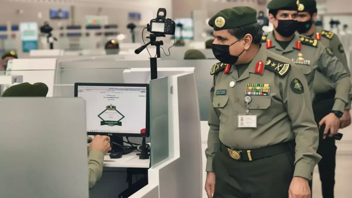 إنذار نهائي من الجوازات السعودية: 30 يوماً أو آلاف الريالات غرامات لا مفر منها
