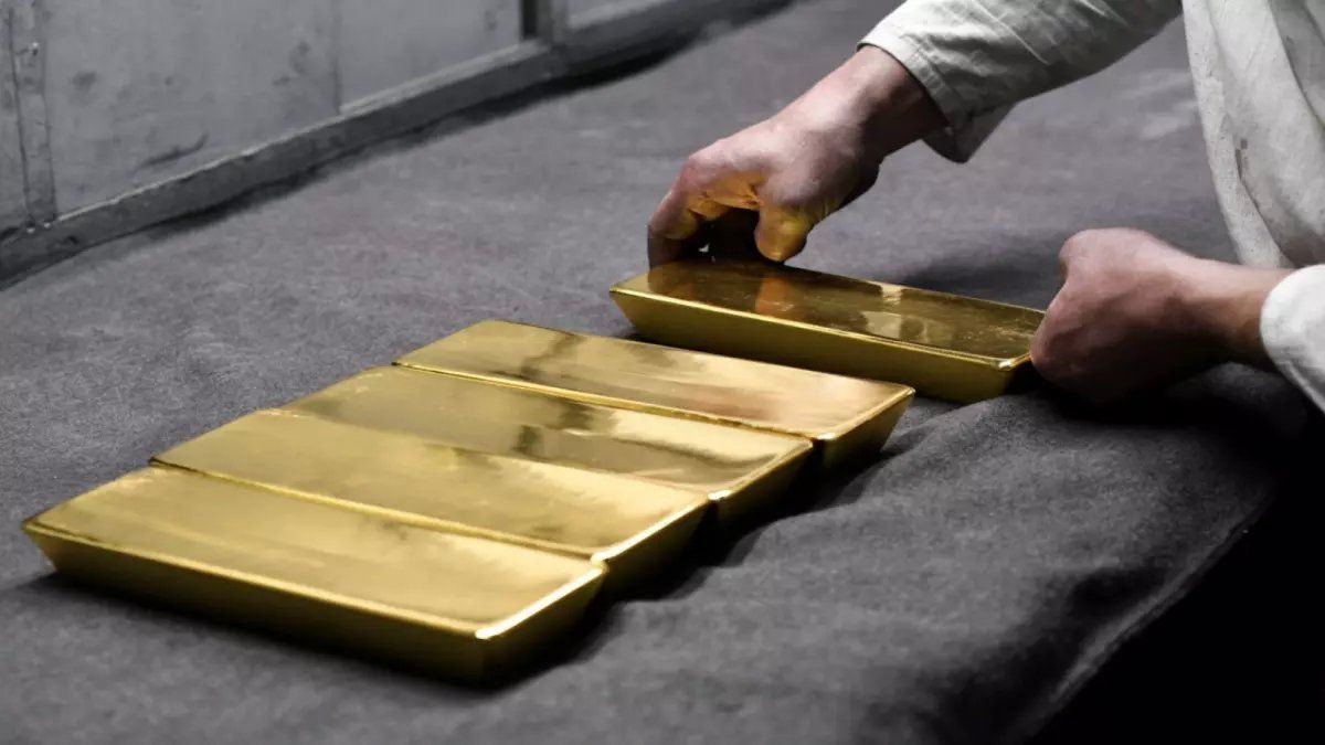 رسمياً: الذهب ينهار 0.4% وسط صدمة الدولار... هل تخسر استثماراتك مع بيانات أمريكا المرتقبة؟