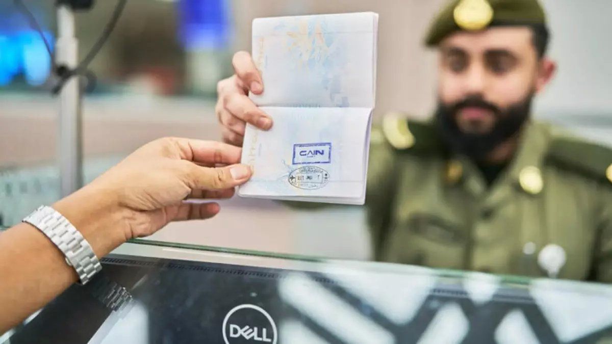 الجوازات السعودية تصدر قرار جديد بشأن تأشيرات الزيارة سيقلب حياة المقيمين رأساً على عقب!