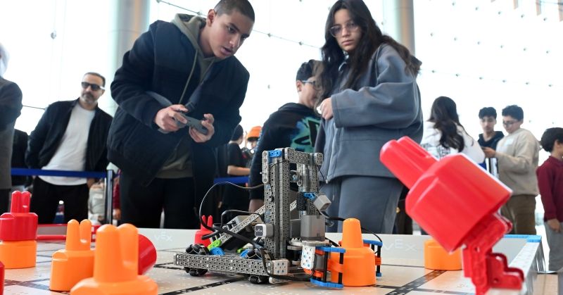 ... أبطال «الروبوتات» و«الدرونز»