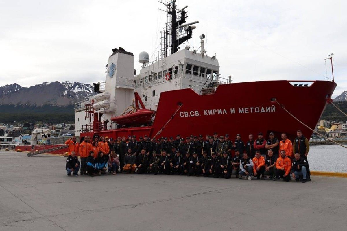 الإمارات في قلب القطبين الجنوبي والشمالي بإنجازات علمية ورحلات استكشافية تاريخية