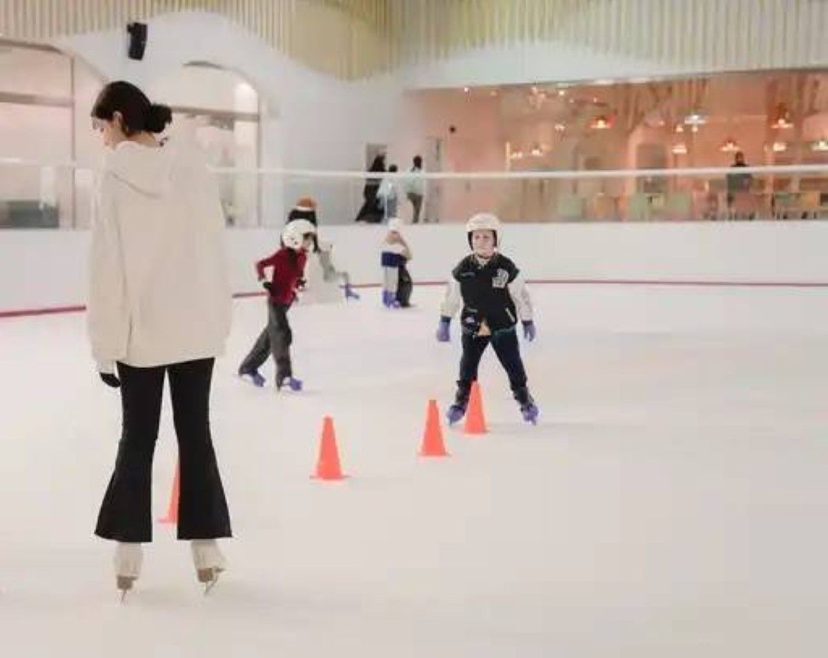 «نادي سيدات الشارقة» يقدم تجربة شتوية متكاملة للأطفال