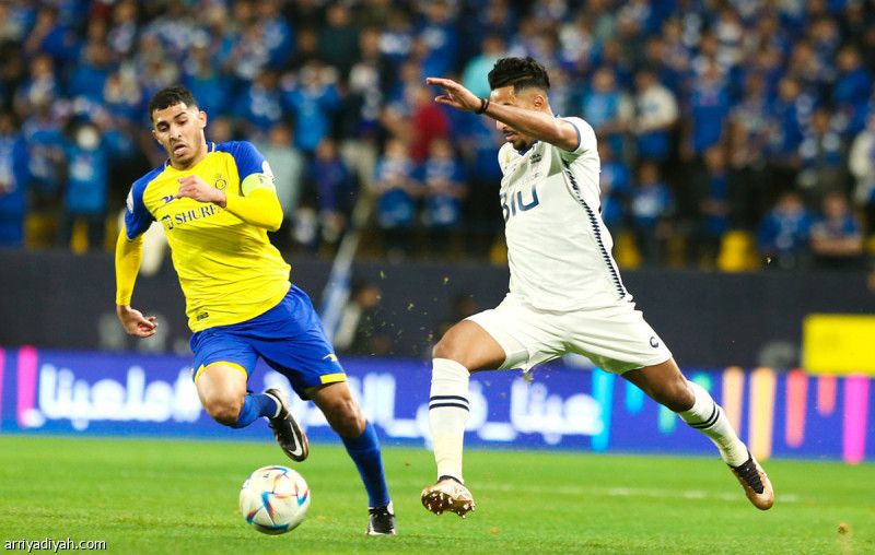 صراعات الإثنين.. الكفة متساوية بين العملاقين