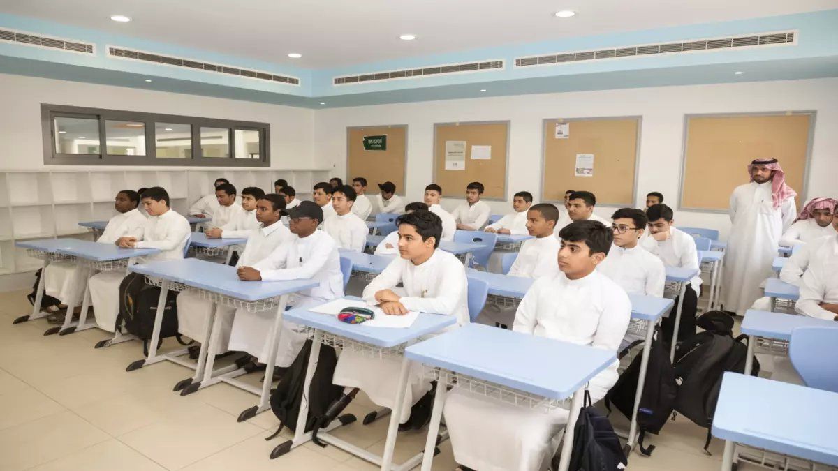 رسمياً: السعودية تهز العالم... 37 يوماً إجازات و9 أيام توقف متتالية - ثورة تعليمية أم صدمة للأسر؟