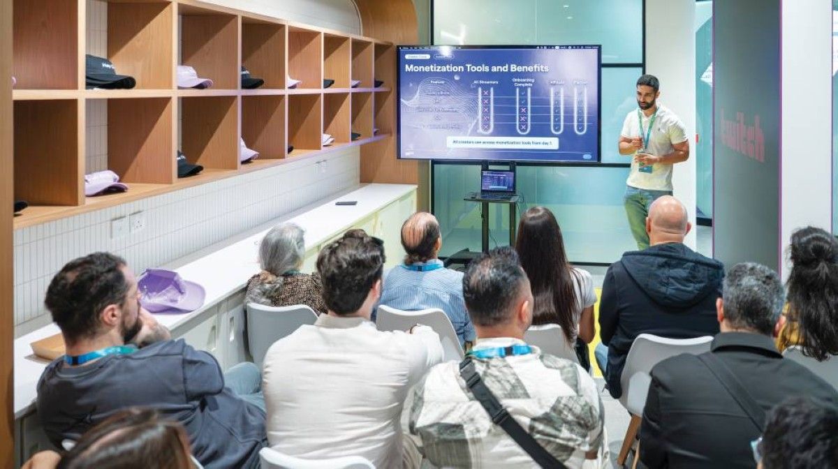 استعراض فرص وتحديات البث المباشر التفاعلي