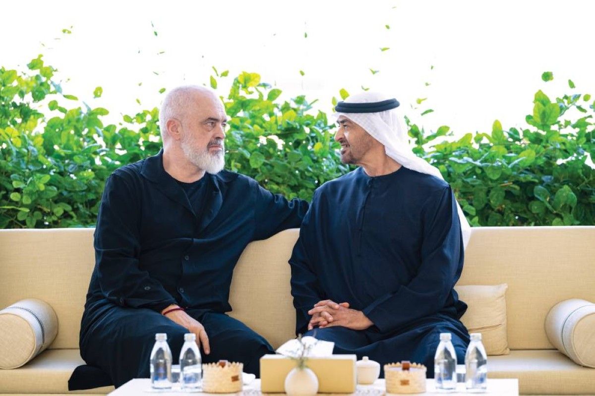 رئيس الدولة يمنح رئيس وزراء ألبانيا «وسام زايد»