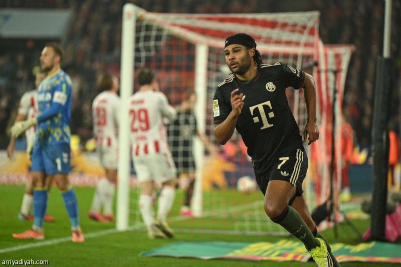 بايرن يعاقب كولن بثلاثية