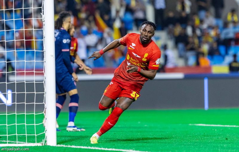 كينيونيس نجم الـ15