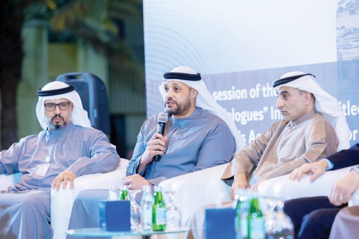 جامعة الإمارات تناقش مواكبة التطورات التقنية وتكاملها مع المناهج