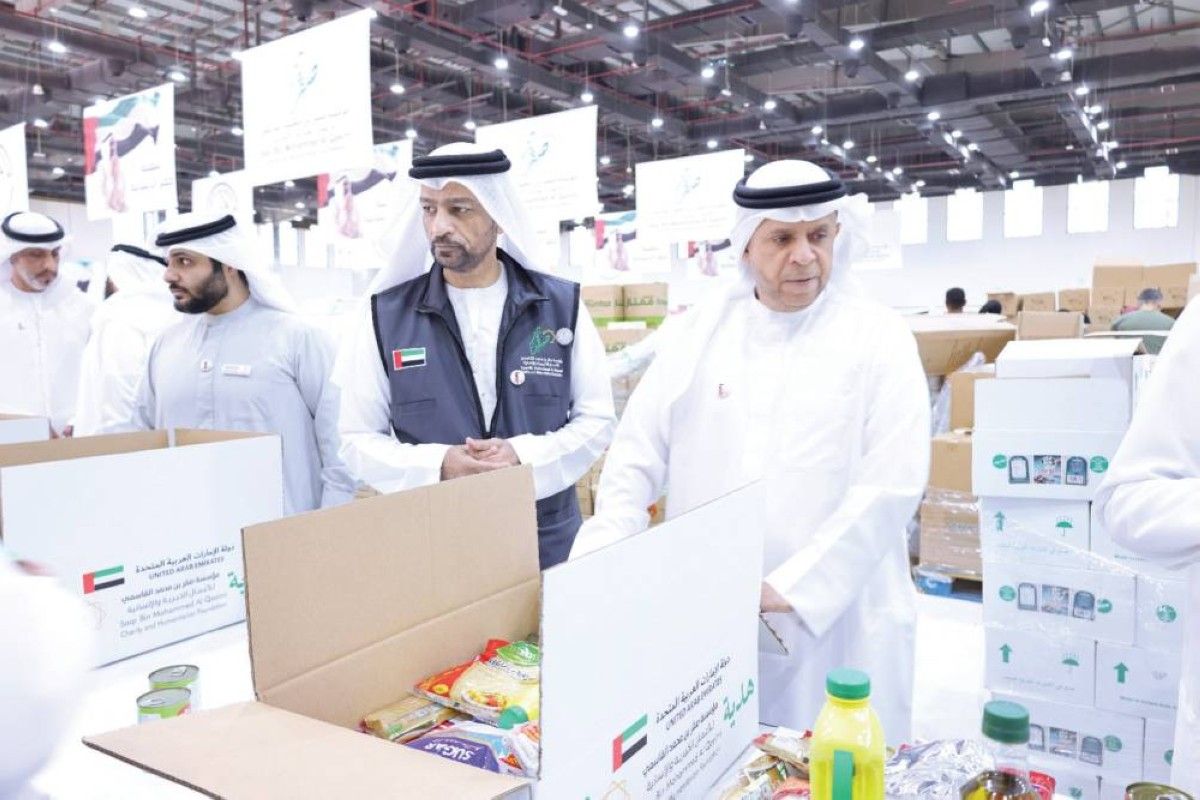 تواصل العمل في تعبئة وتجهيز «سفينة صقر الإنسانية» لدعم غزة