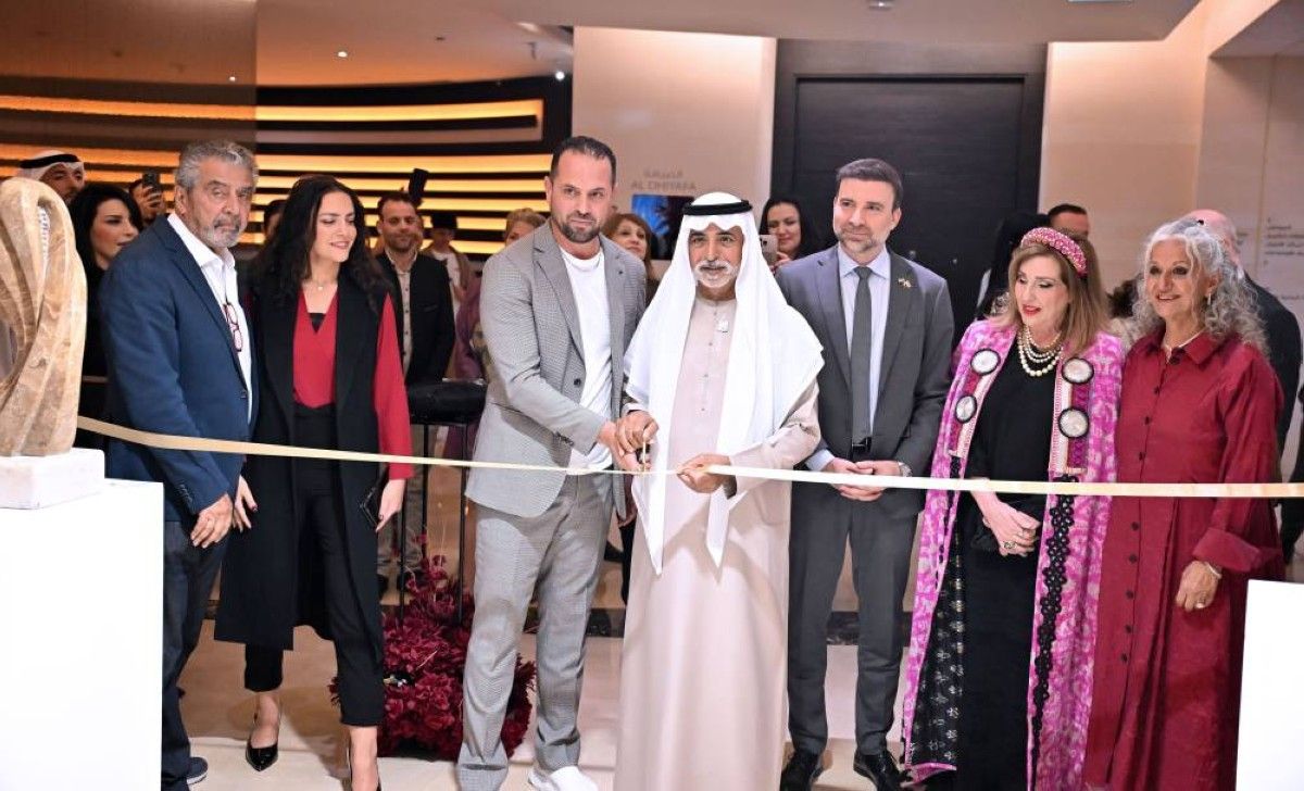 نهيان بن مبارك يفتتح معرض "القوة الصامتة" في أبوظبي