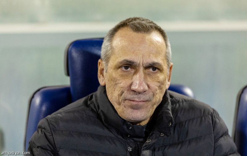 دونيس: الوضع المالي لا يساعدنا.. وأنتظر المهاجم