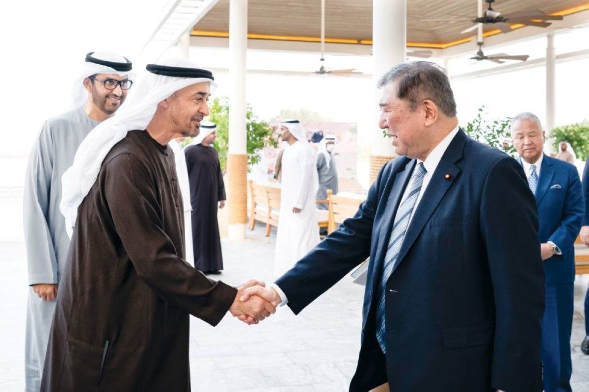 رئيس الدولة يبحث علاقات التعاون مع الرئيس السنغالي