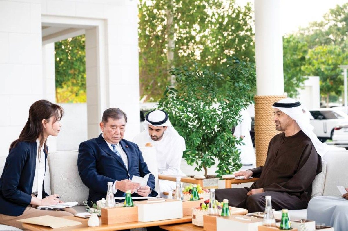 رئيس الدولة يبحث علاقات التعاون مع الرئيس السنغالي