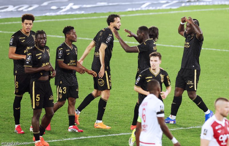 بثلاثية.. لوريان يذيق موناكو الخسارة التاسعة