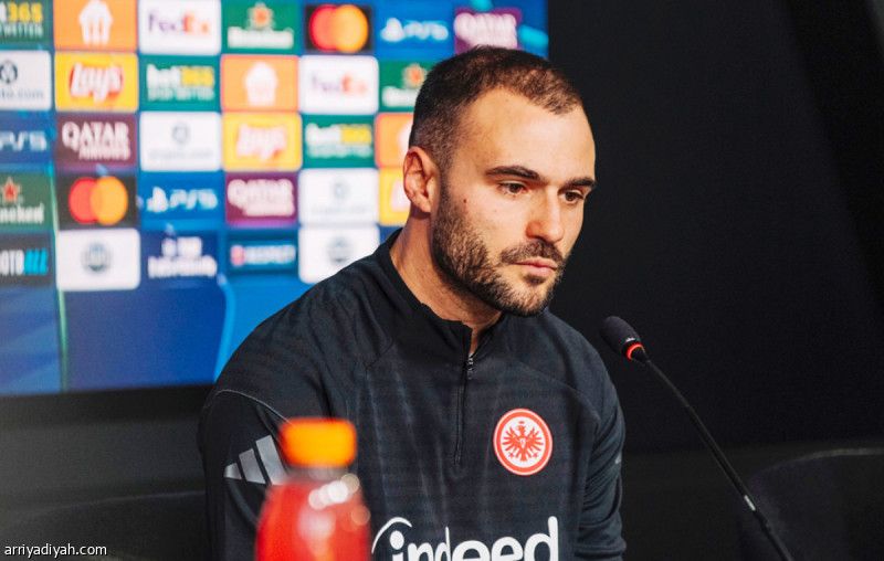 شميت: التماسك يحل مشاكل آينتراخت